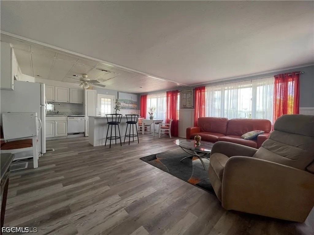 5524 Sir Walter Way - Photo 4 of 22