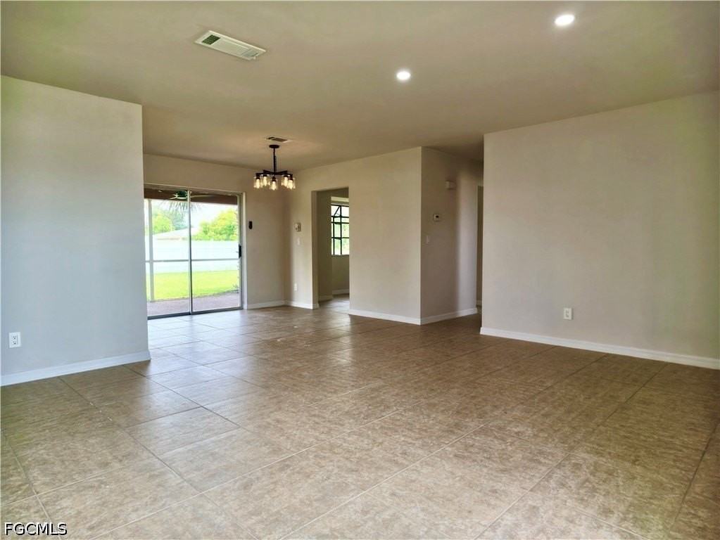 1429 Se 44th St - Photo 3 of 9
