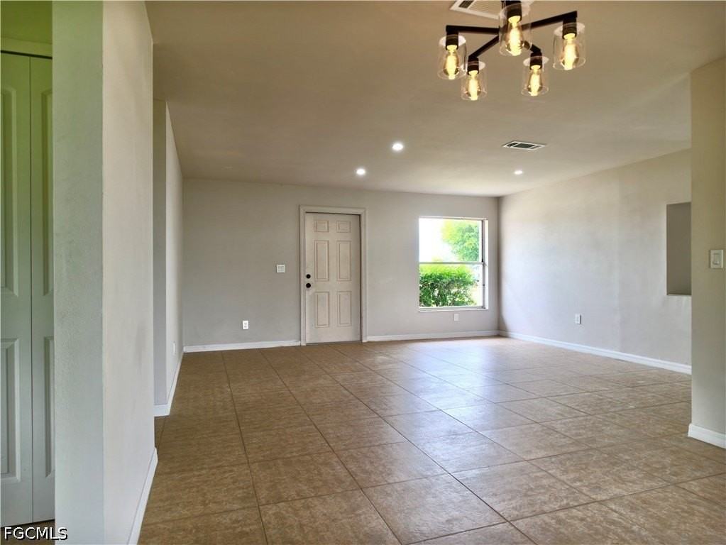 1429 Se 44th St - Photo 4 of 9