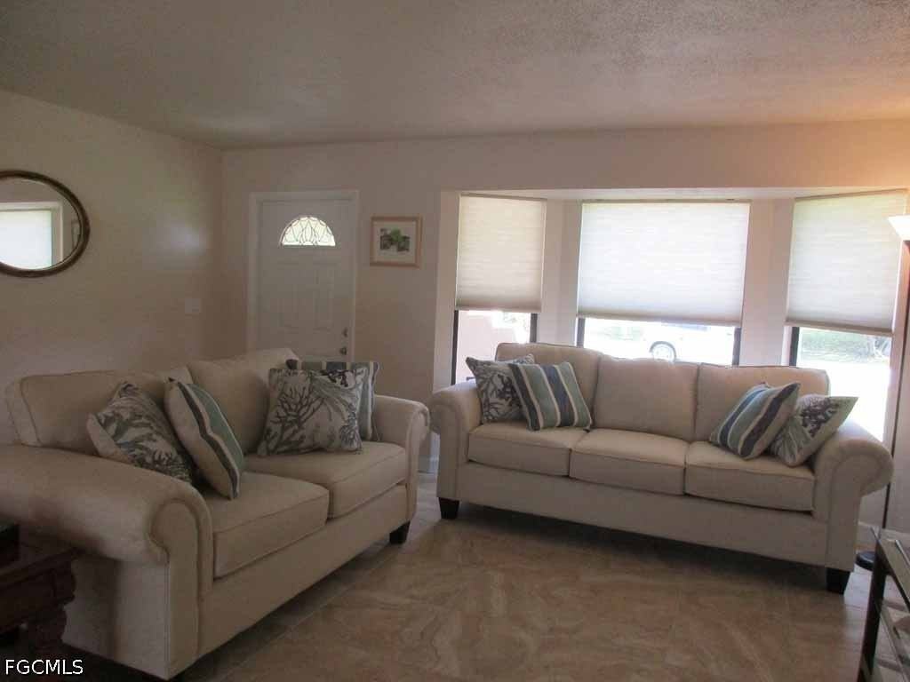 1510 Se 11th Pl - Photo 3 of 21