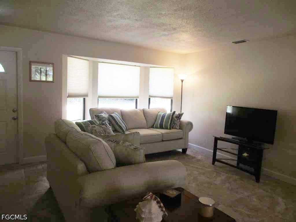 1510 Se 11th Pl - Photo 4 of 21