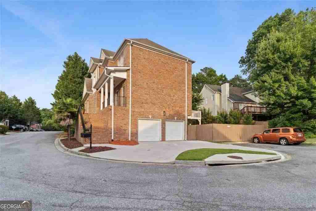 1711 Summit Glen Ln Ne - Photo 2 of 42