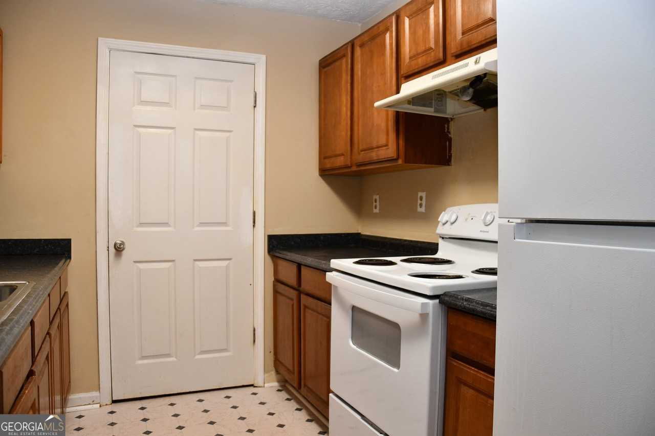 9301 Waldrop Pl - Photo 3 of 31