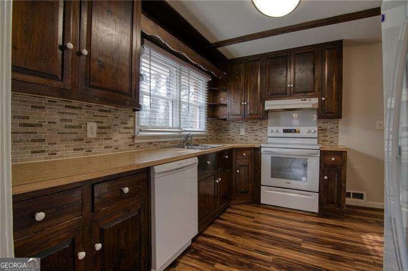 2232 Old Spring Rd Se - Photo 3 of 24