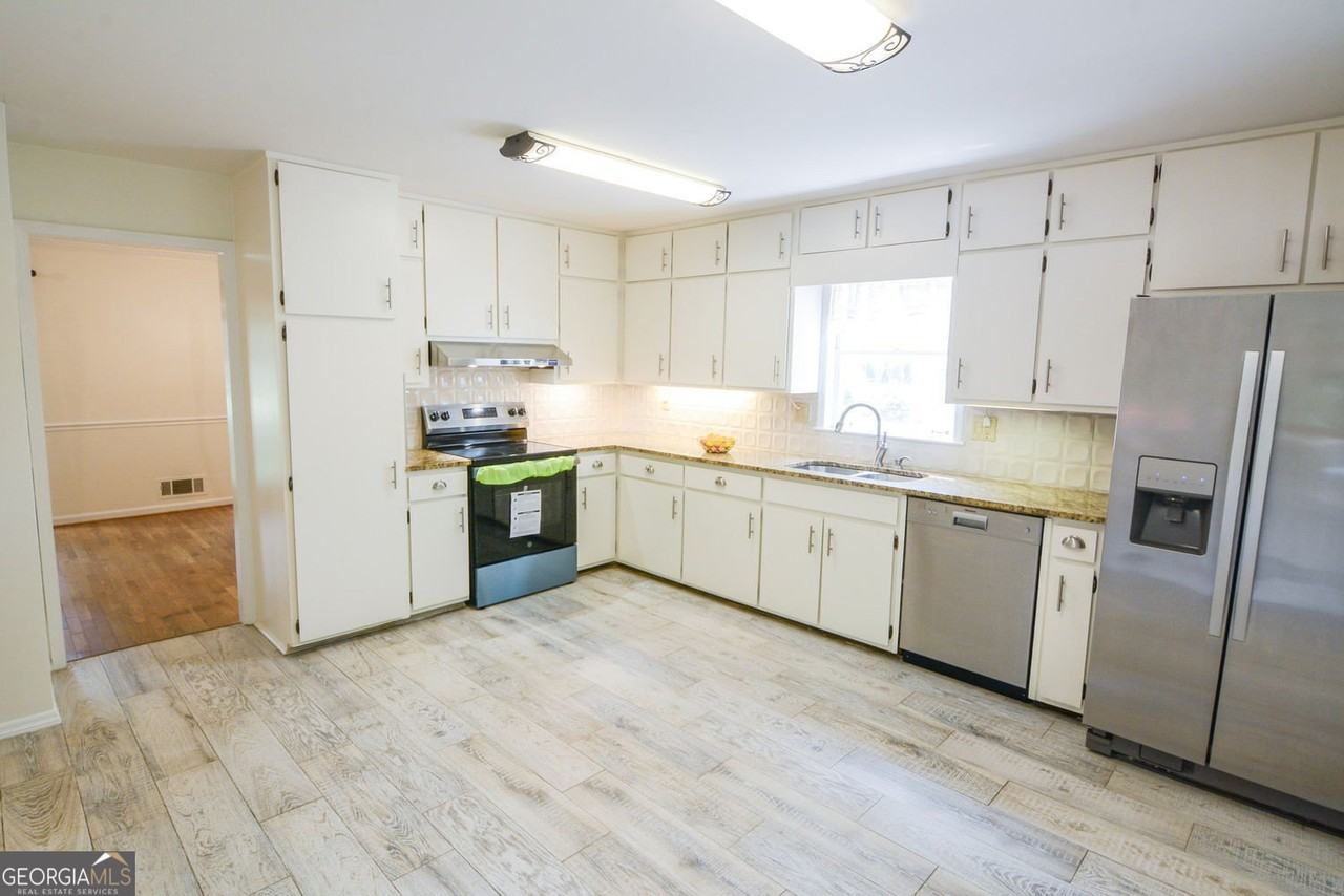 4156 Westerleigh Ct - Photo 7 of 34