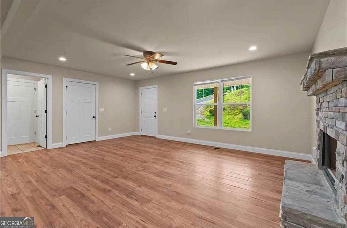 154 Brooks Dr - Photo 4 of 15