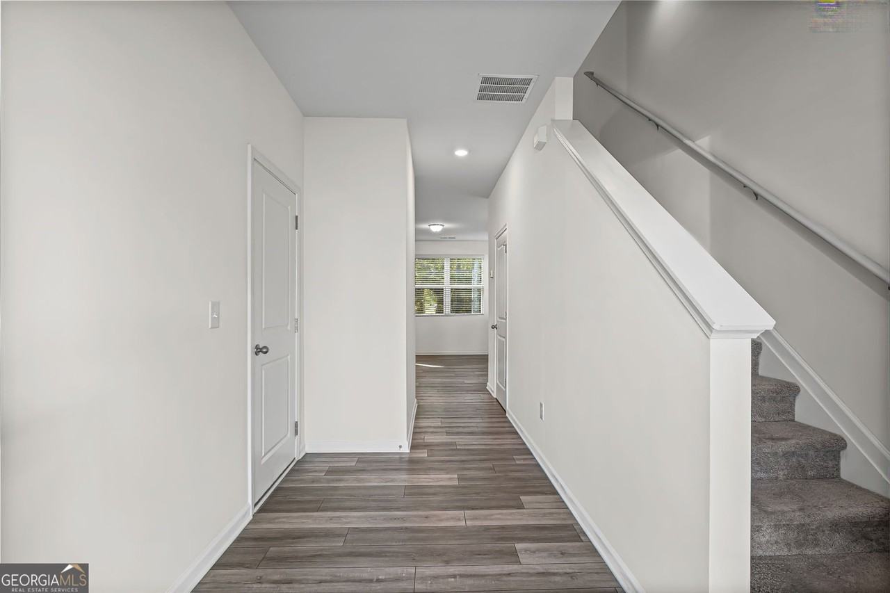 1012 Paddington Dr - Photo 3 of 34