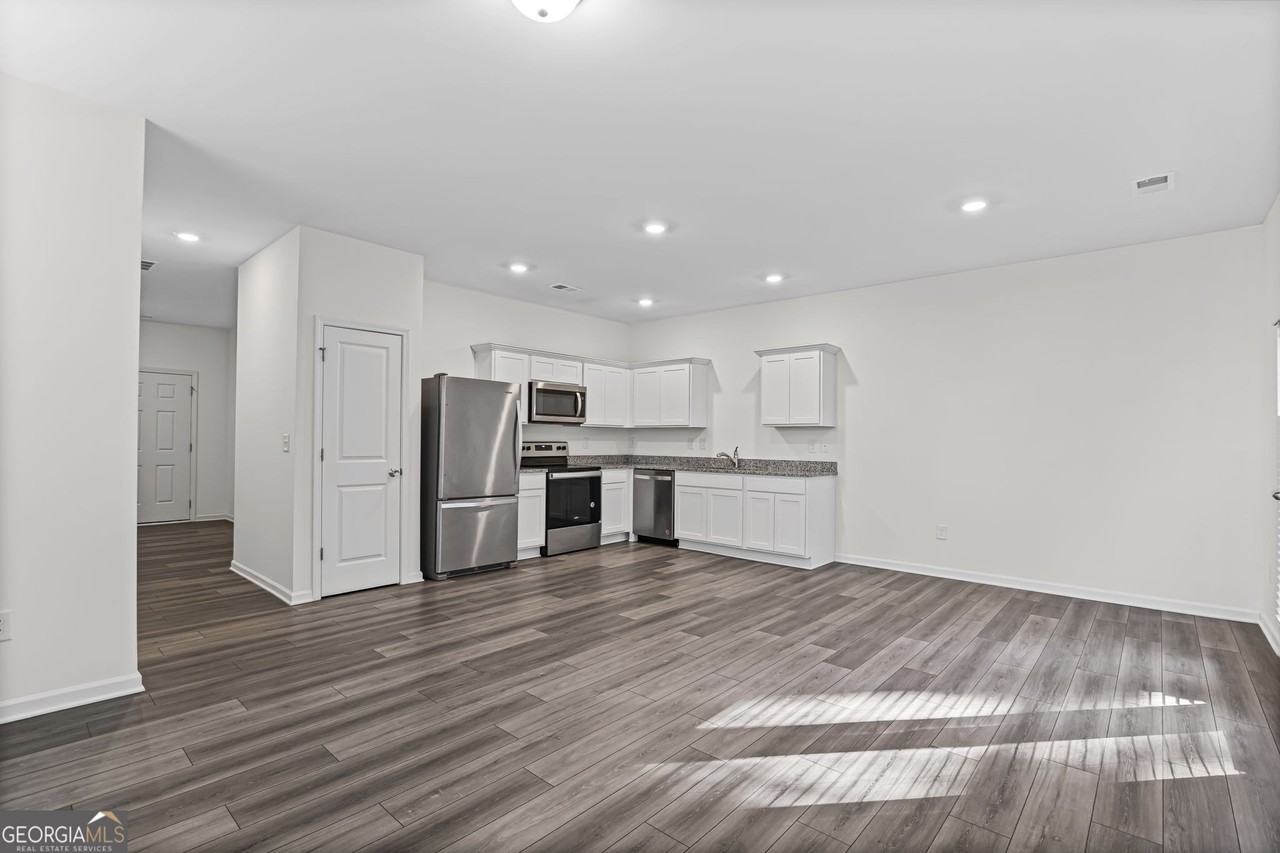 1012 Paddington Dr - Photo 5 of 34