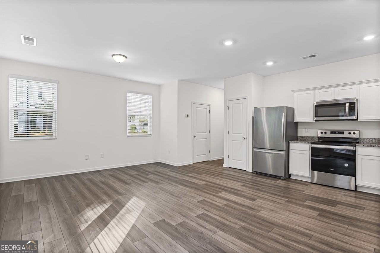 1012 Paddington Dr - Photo 7 of 34