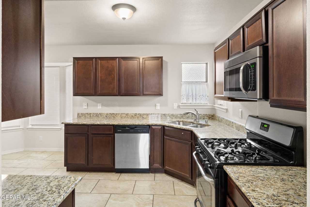 14432 Russell Borea Ave - Photo 6 of 24