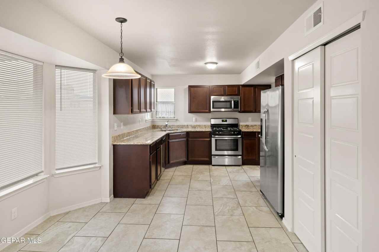 14432 Russell Borea Ave - Photo 7 of 24