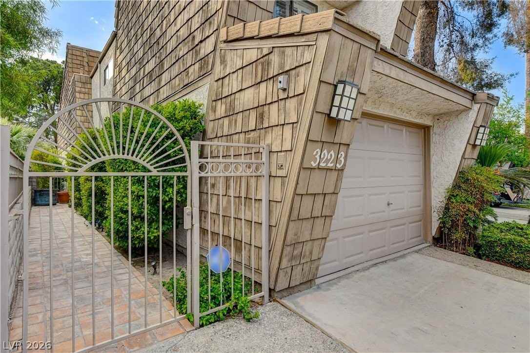 3223 Pinehurst Dr - Photo 4 of 50