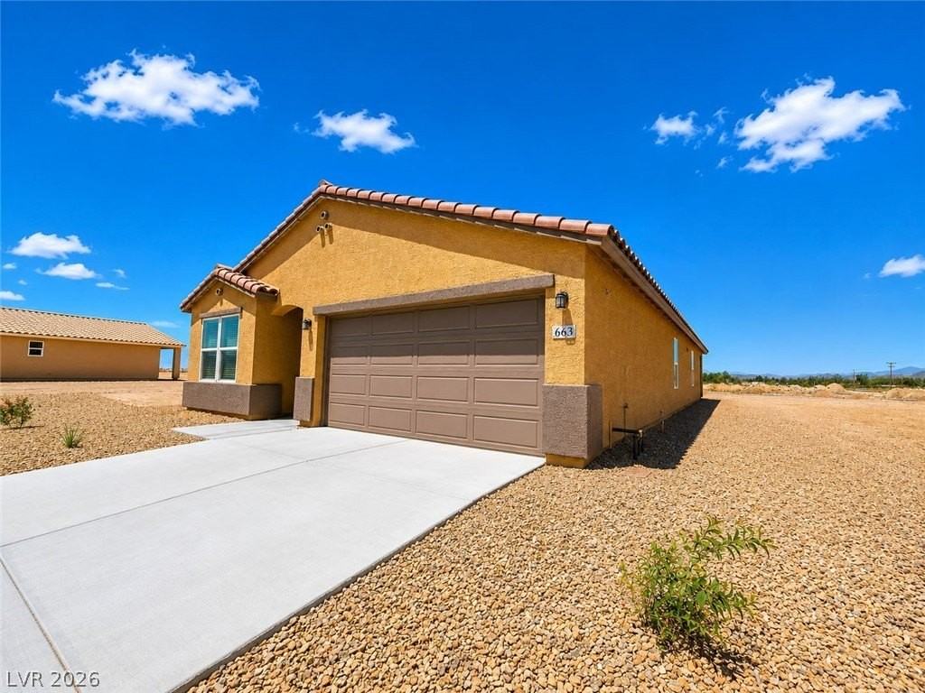 663 E Huyana Wind Dr - Photo 3 of 47