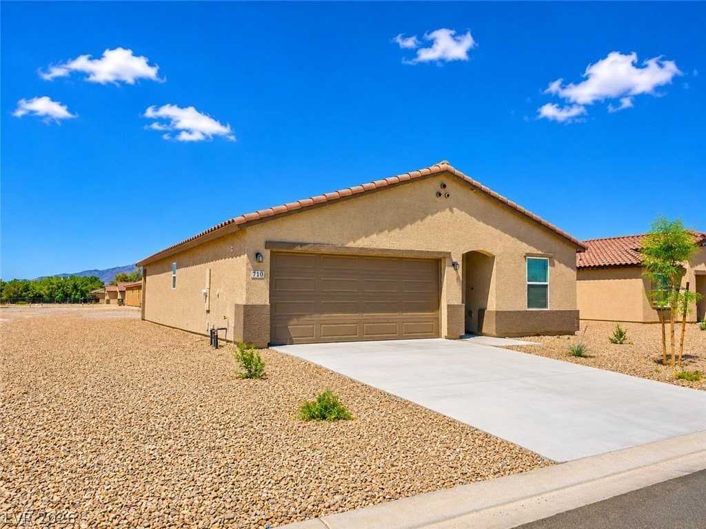 710 E Huyana Wind Dr - Photo 2 of 32