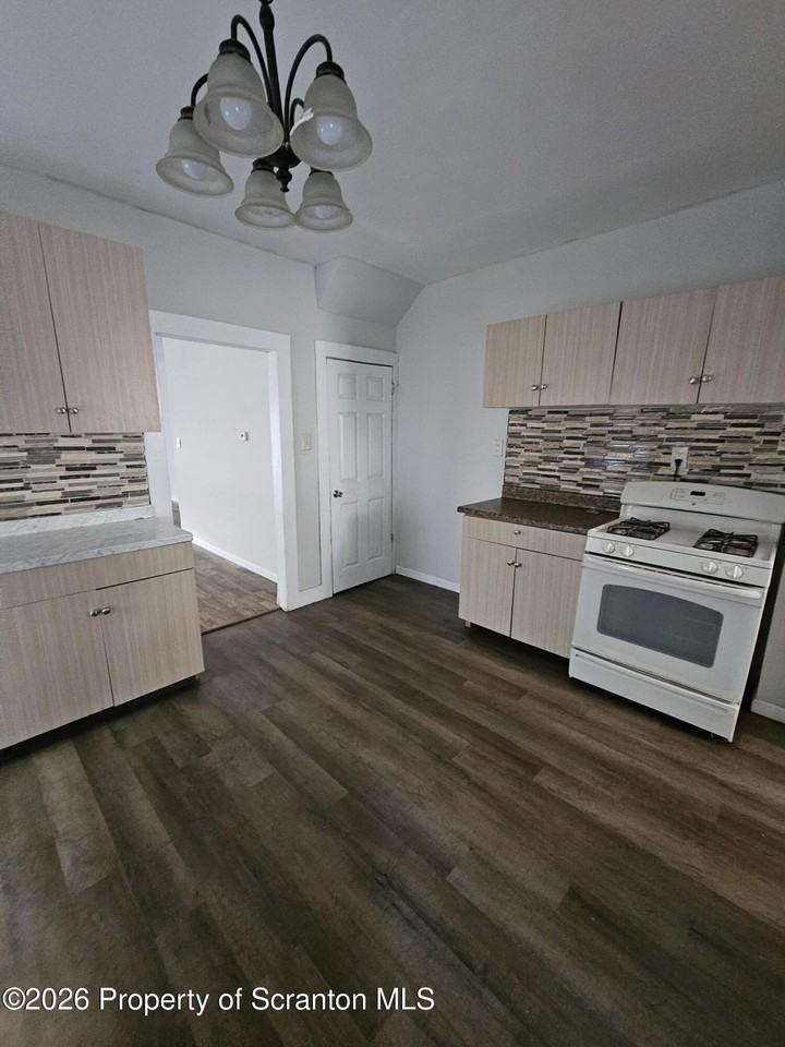 2231 Boulevard Ave - Photo 4 of 13
