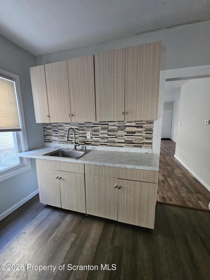 2231 Boulevard Ave - Photo 5 of 13