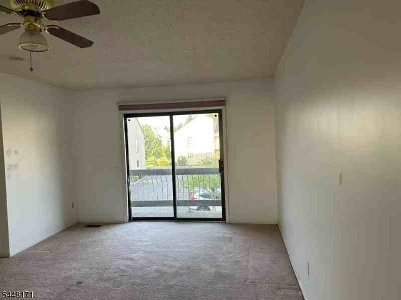 28 Spencer St - Photo 2 of 17