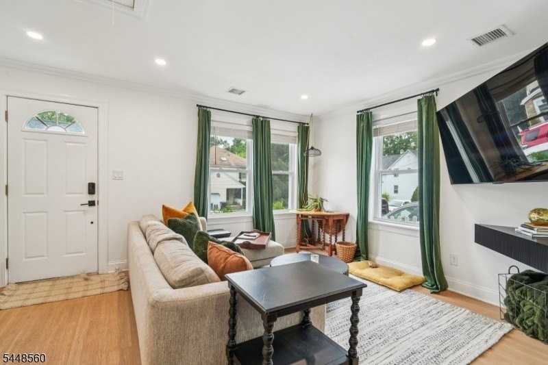 20 Mine Ave - Photo 3 of 15