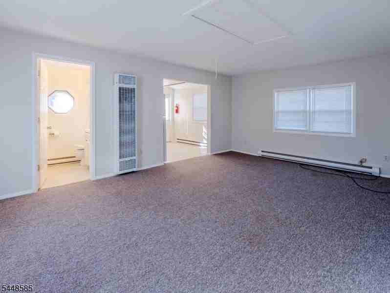 88 Trinity St - Photo 7 of 18