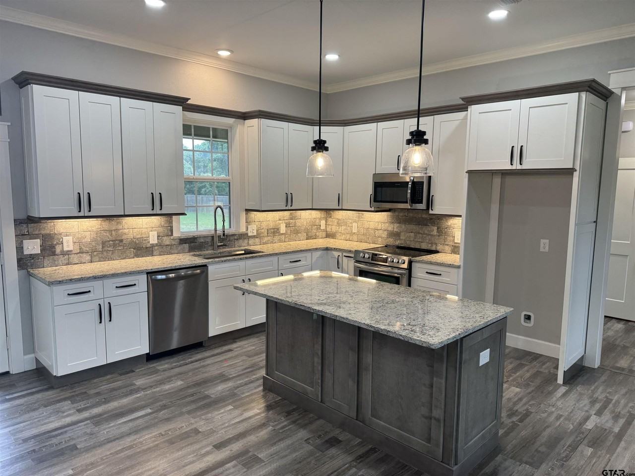 323 Eastdale Ln - Photo 2 of 20