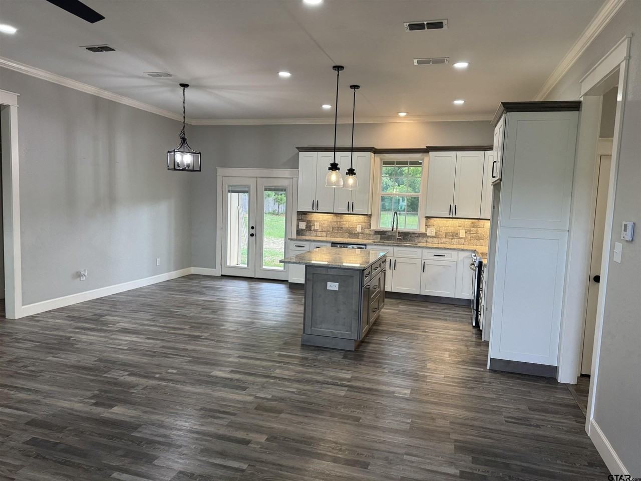 323 Eastdale Ln - Photo 4 of 20