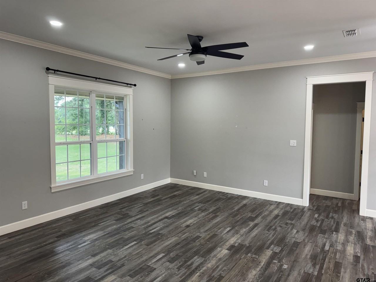 323 Eastdale Ln - Photo 5 of 20