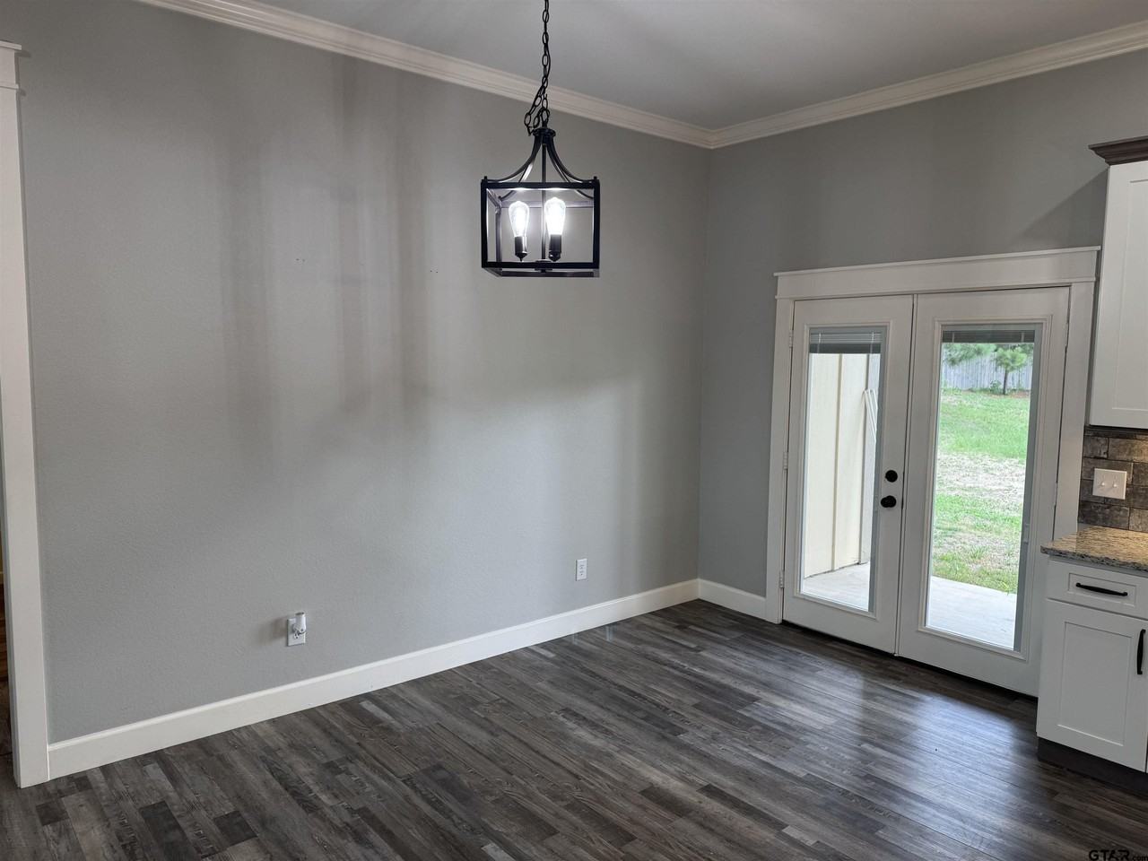 323 Eastdale Ln - Photo 6 of 20