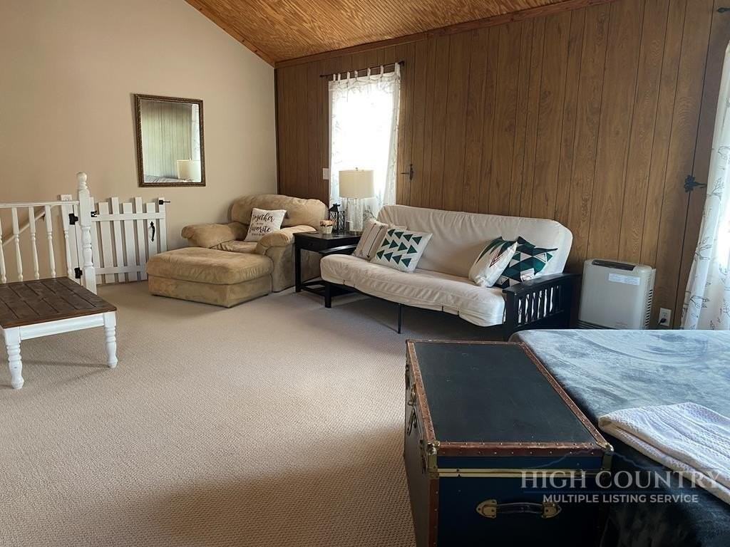 562 Nikanor Rd - Photo 2 of 8