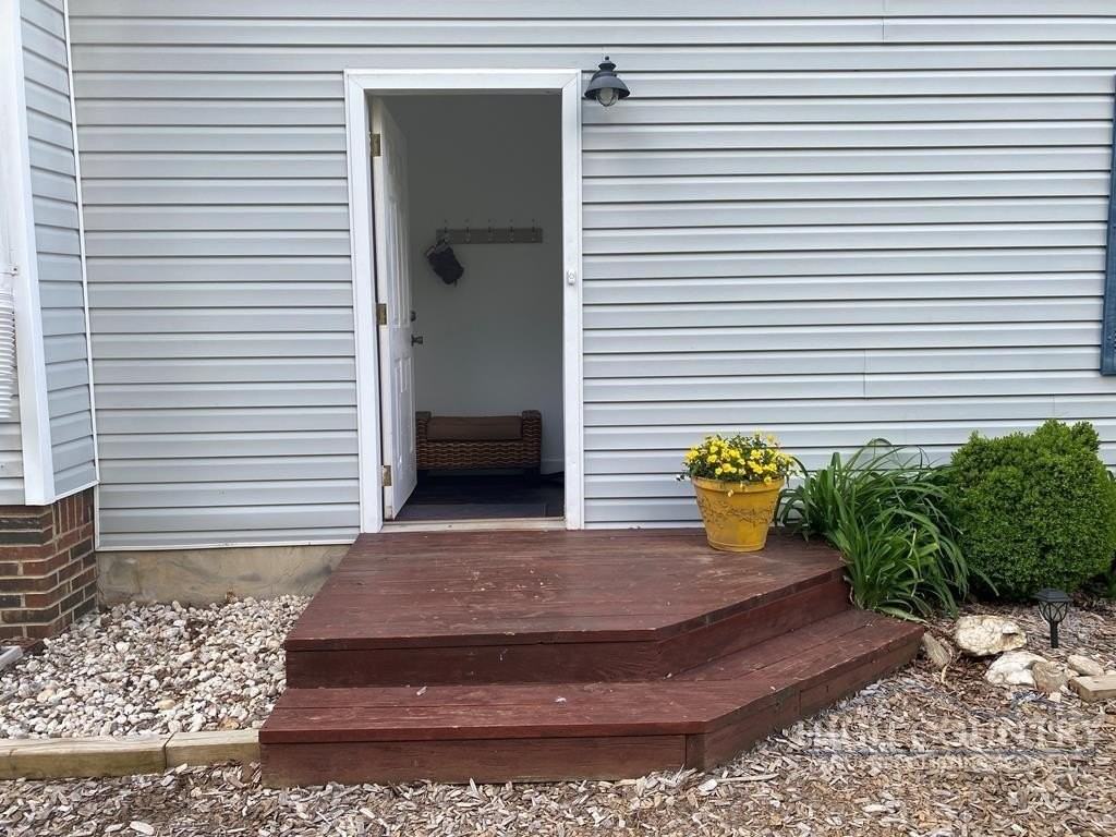 562 Nikanor Rd - Photo 7 of 8