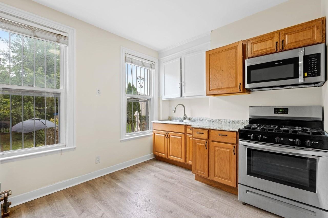 294 Clerk St #1 - Photo 3 of 18