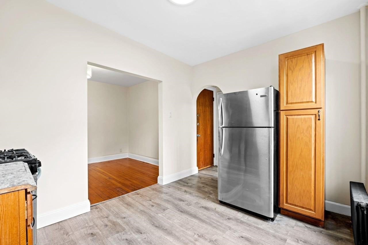 294 Clerk St #1 - Photo 6 of 18