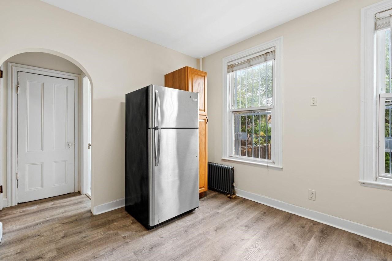 294 Clerk St #1 - Photo 7 of 18