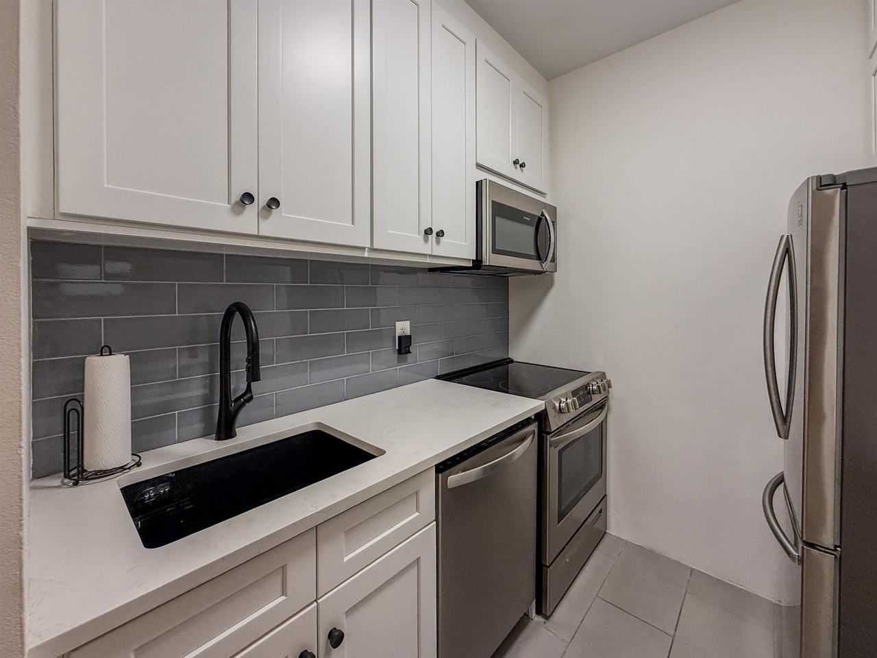 44 Sherman Ave - Photo 4 of 13
