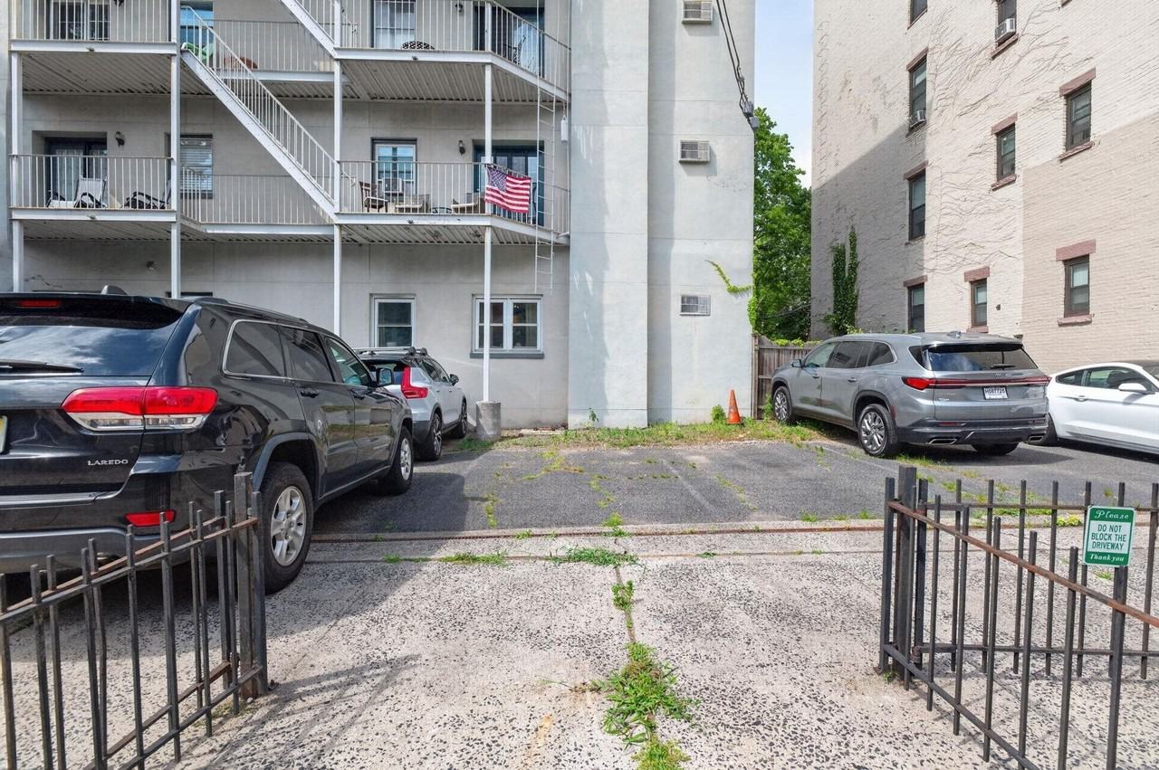 1103 Washington St #6-4thFL - Photo 2 of 18