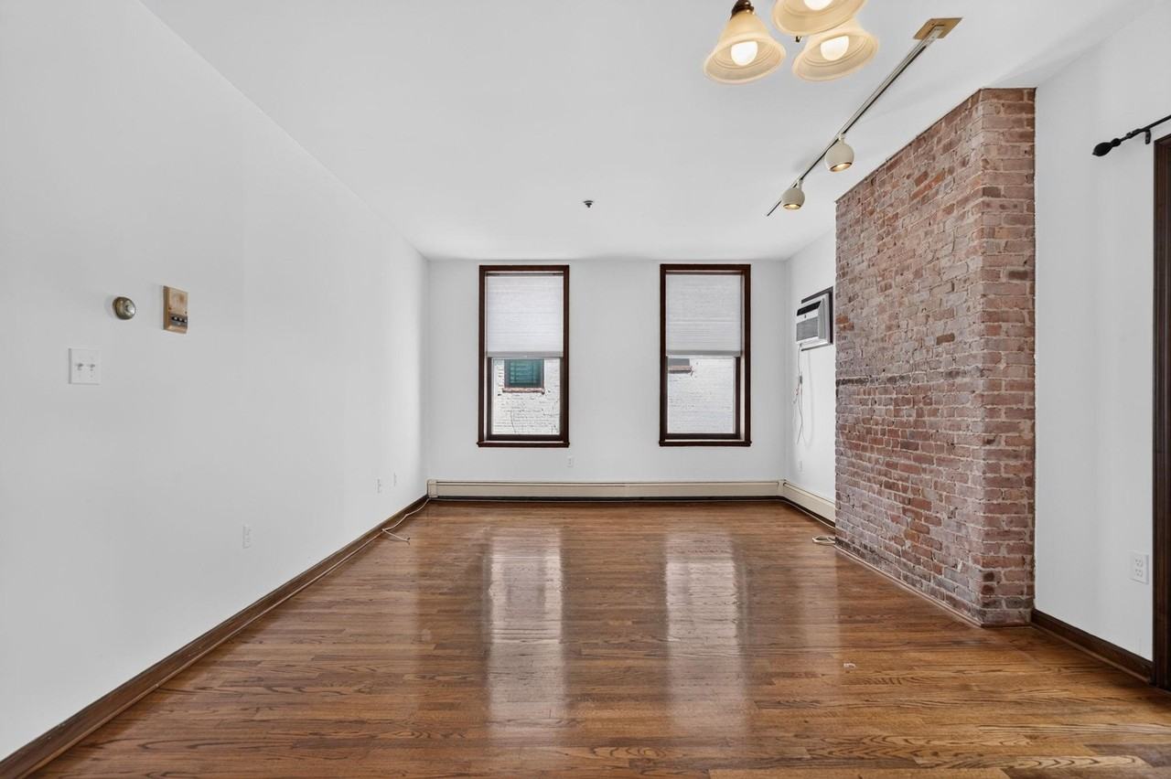 1103 Washington St #6-4thFL - Photo 3 of 18