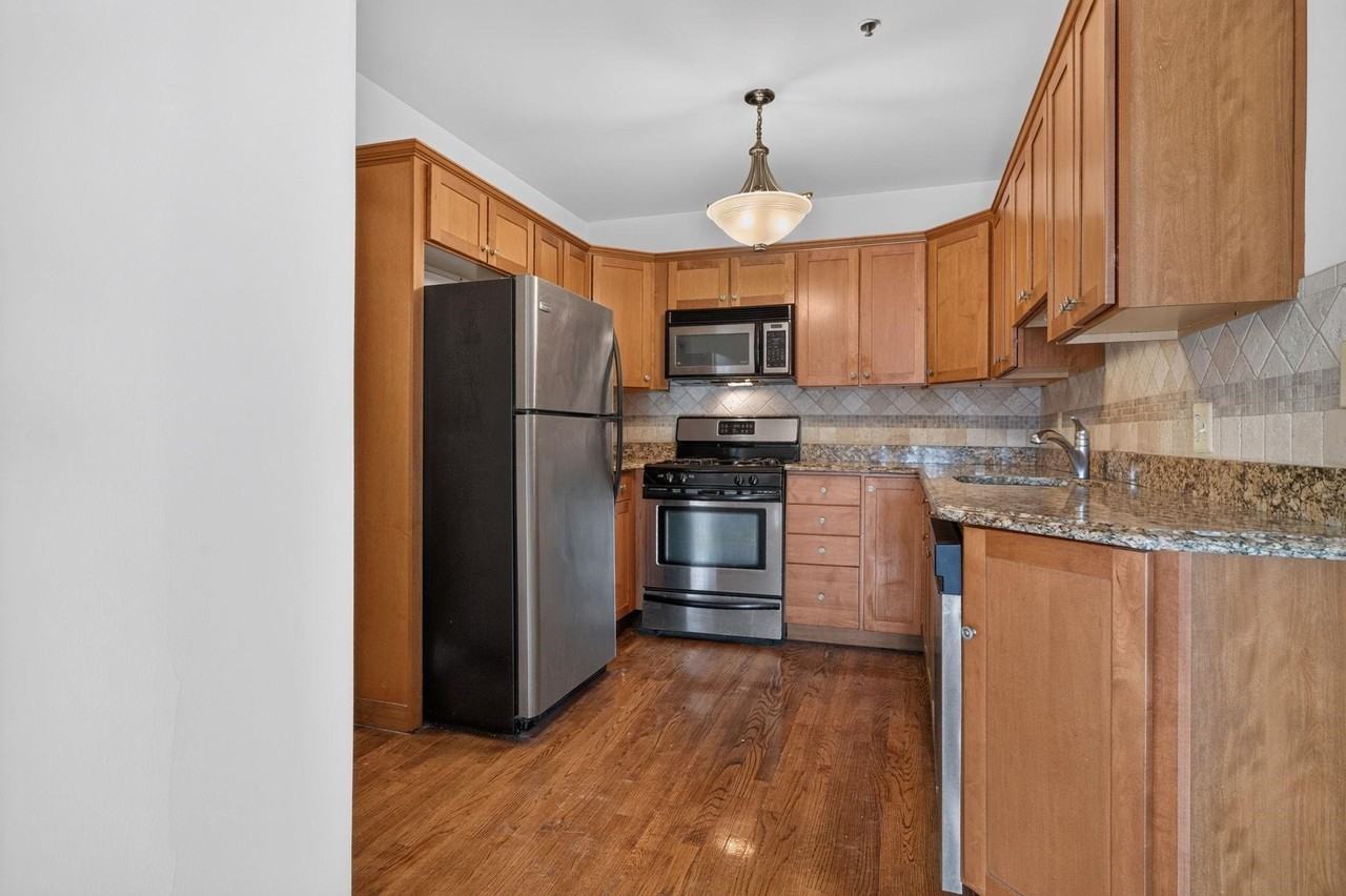 1103 Washington St #6-4thFL - Photo 7 of 18