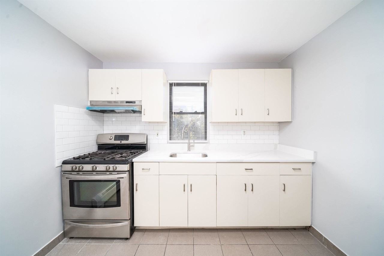 43 W 9th St #9 - Photo 3 of 13