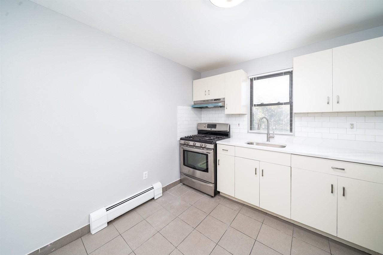 43 W 9th St #9 - Photo 4 of 13