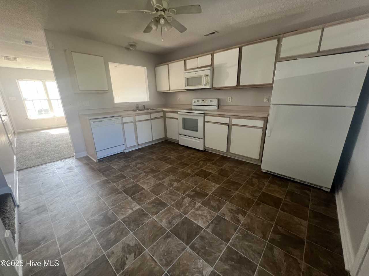 411 Timberlake Trl - Photo 4 of 10