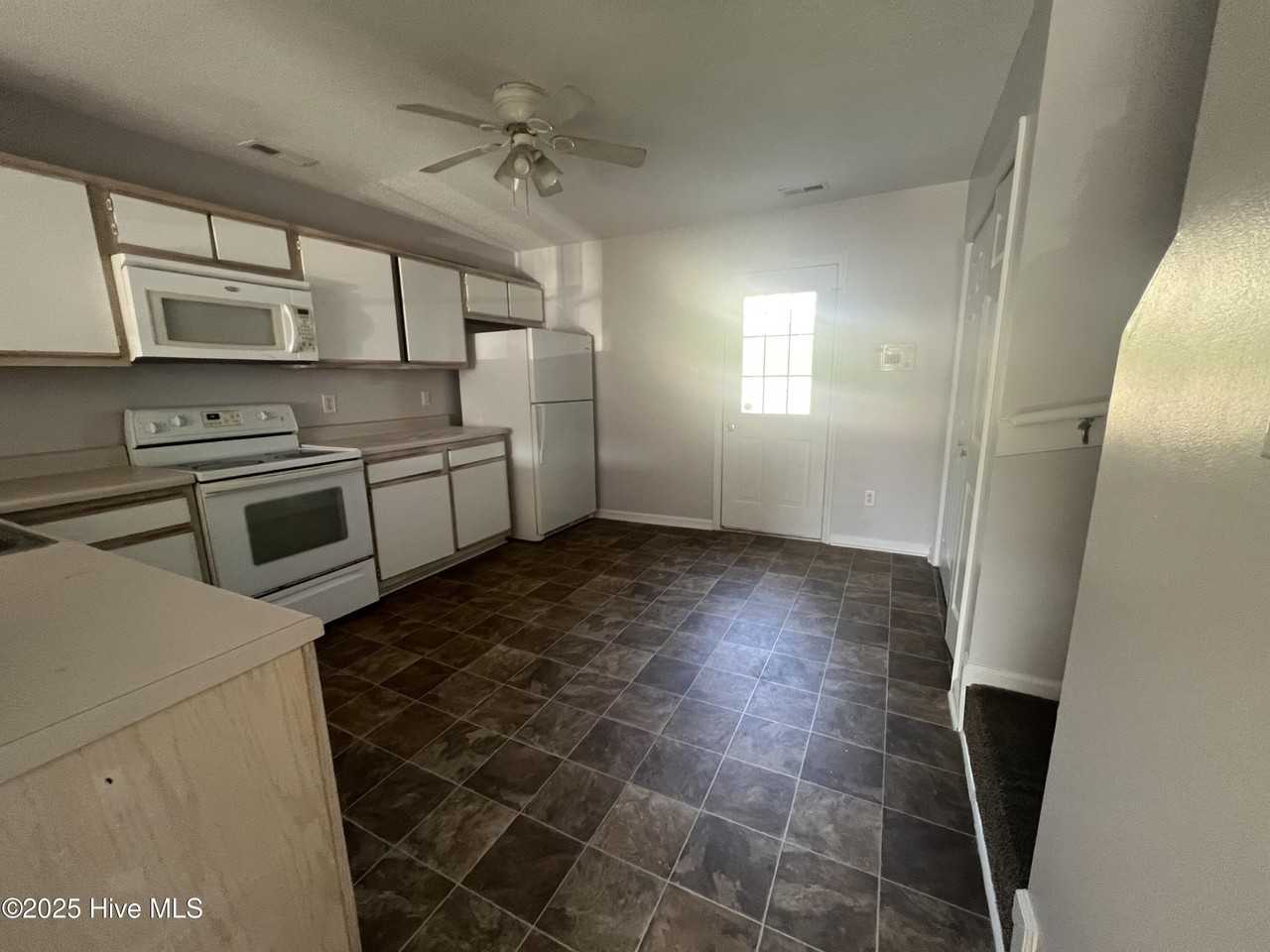 411 Timberlake Trl - Photo 5 of 10