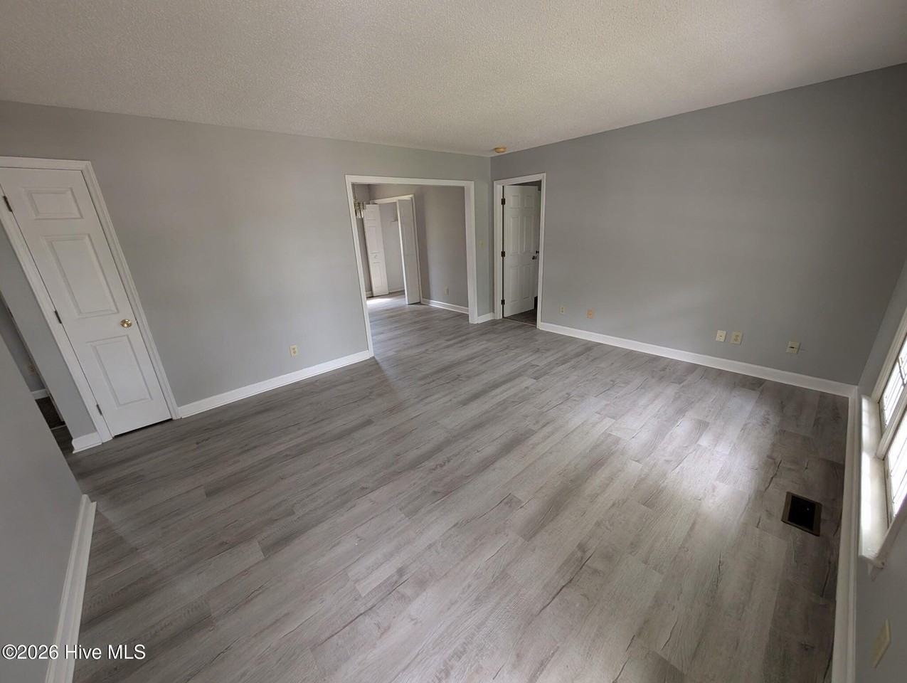 2302 Fitch Dr E - Photo 2 of 10