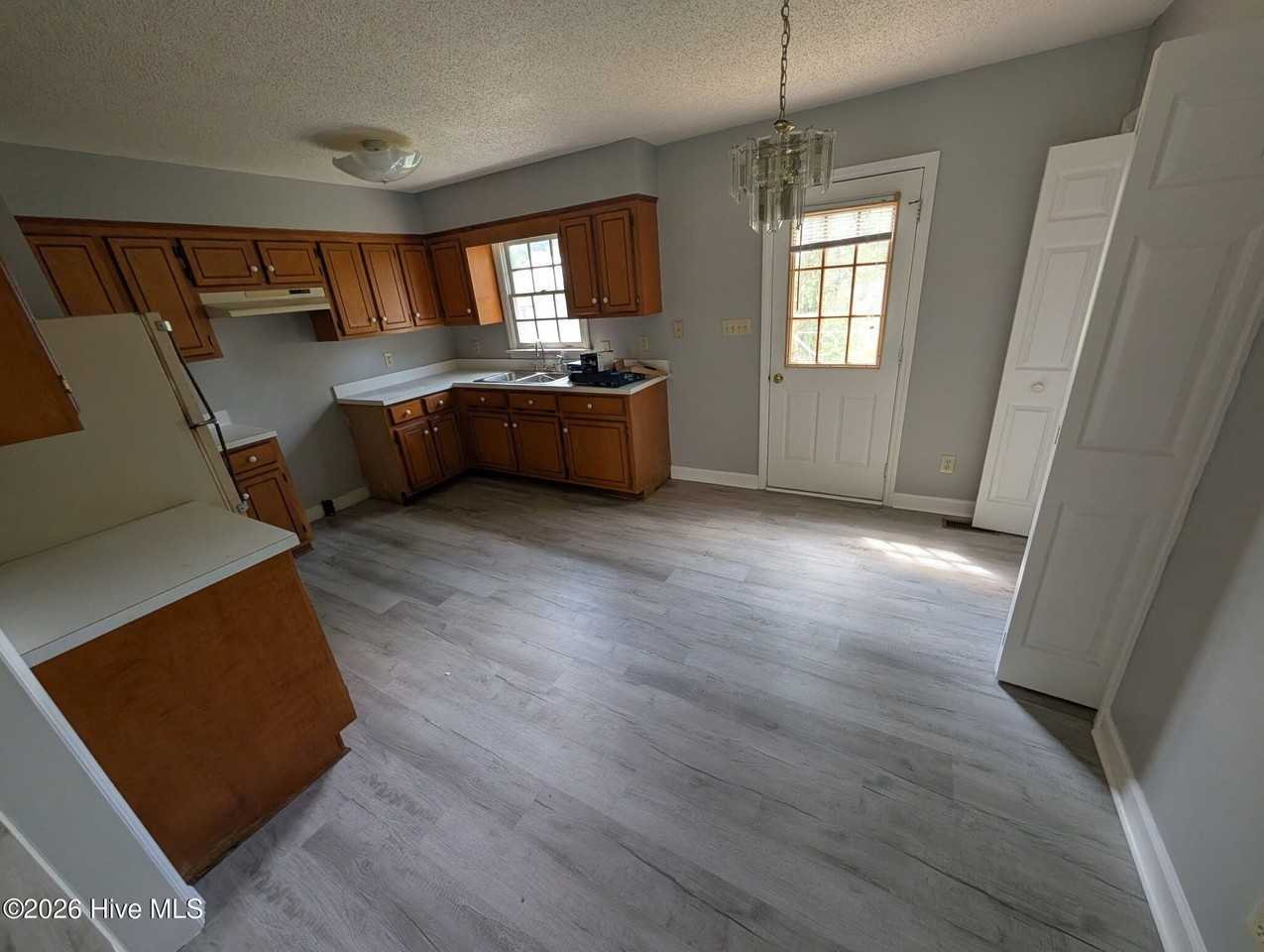 2302 Fitch Dr E - Photo 6 of 10