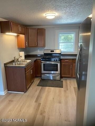 234 E 2nd St #B - Photo 7 of 18