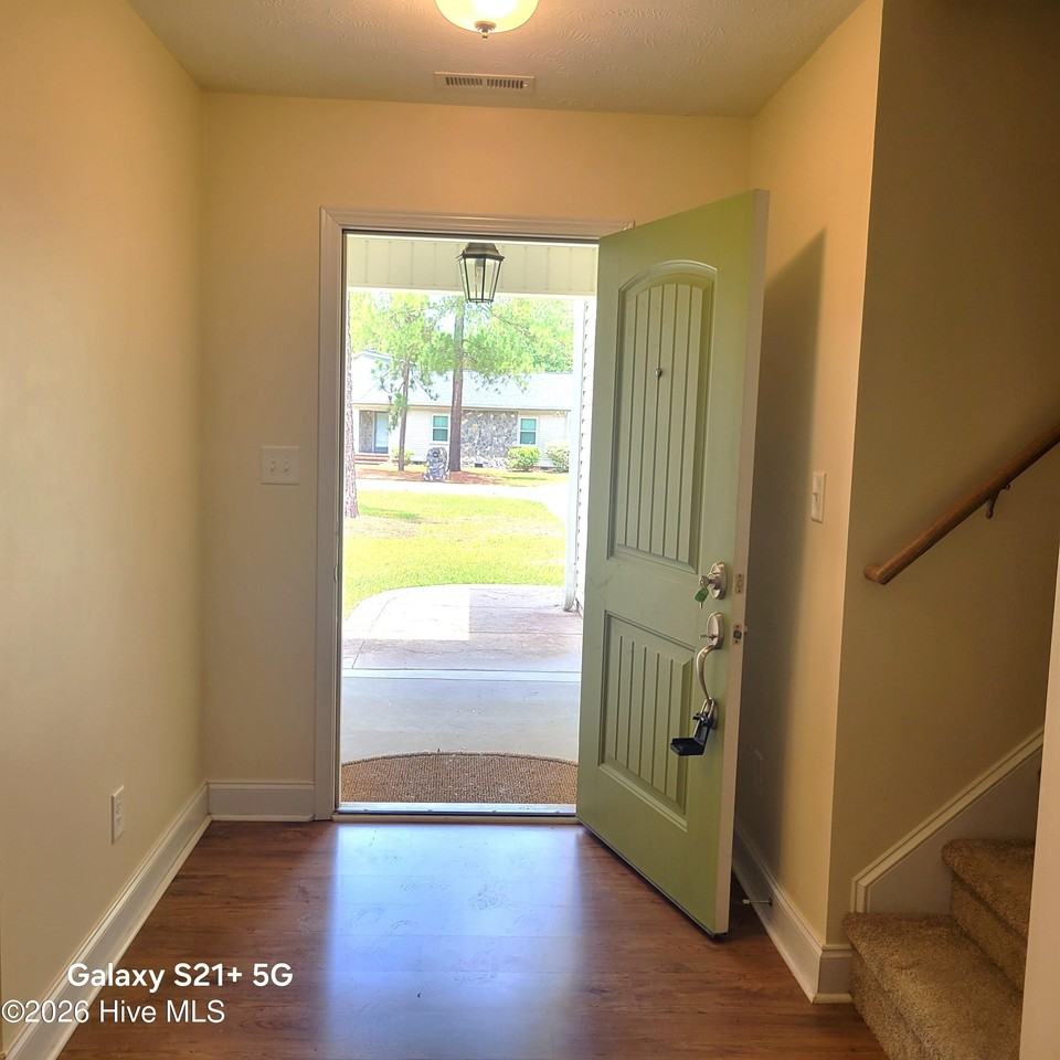140 Wheeling Dr - Photo 4 of 47
