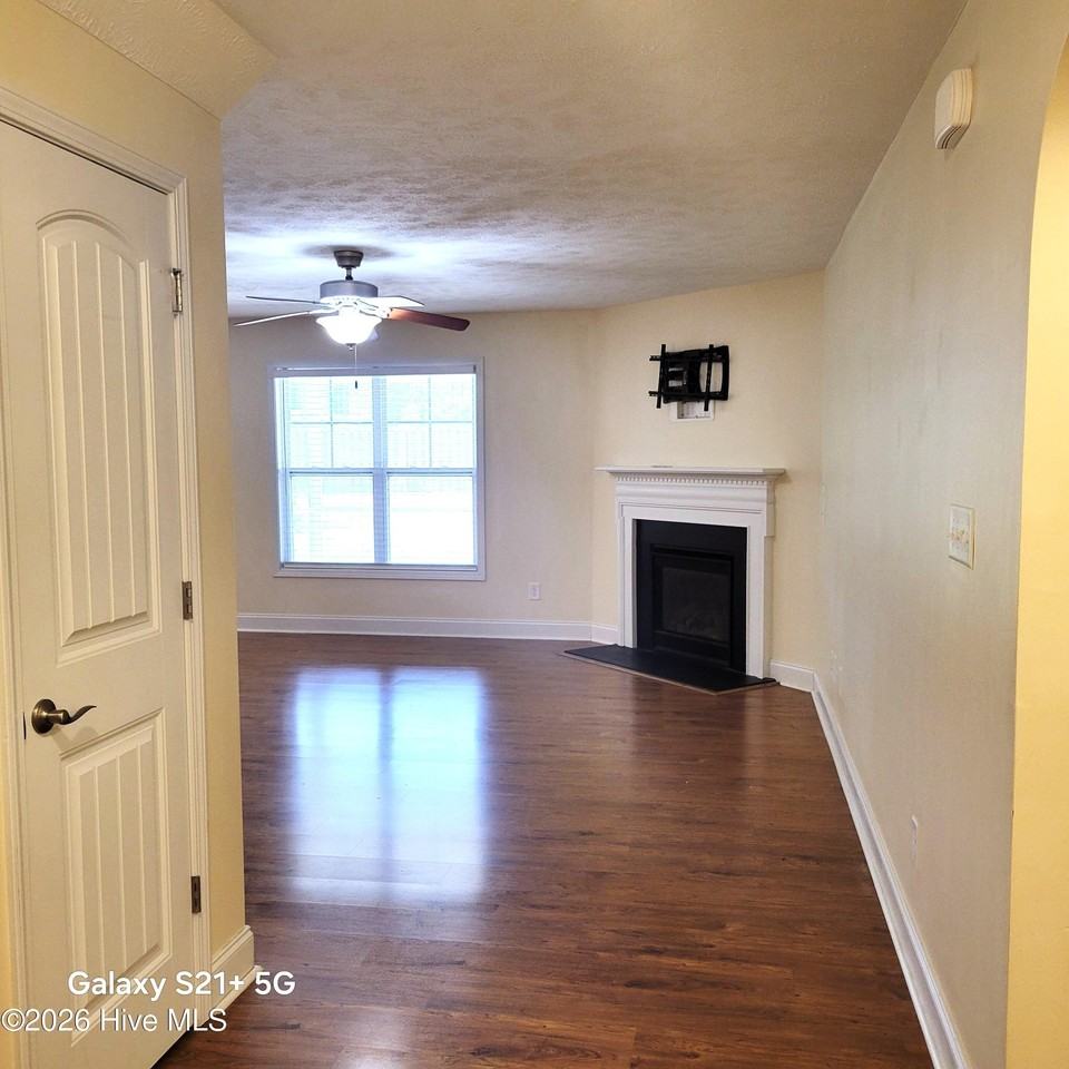 140 Wheeling Dr - Photo 5 of 47