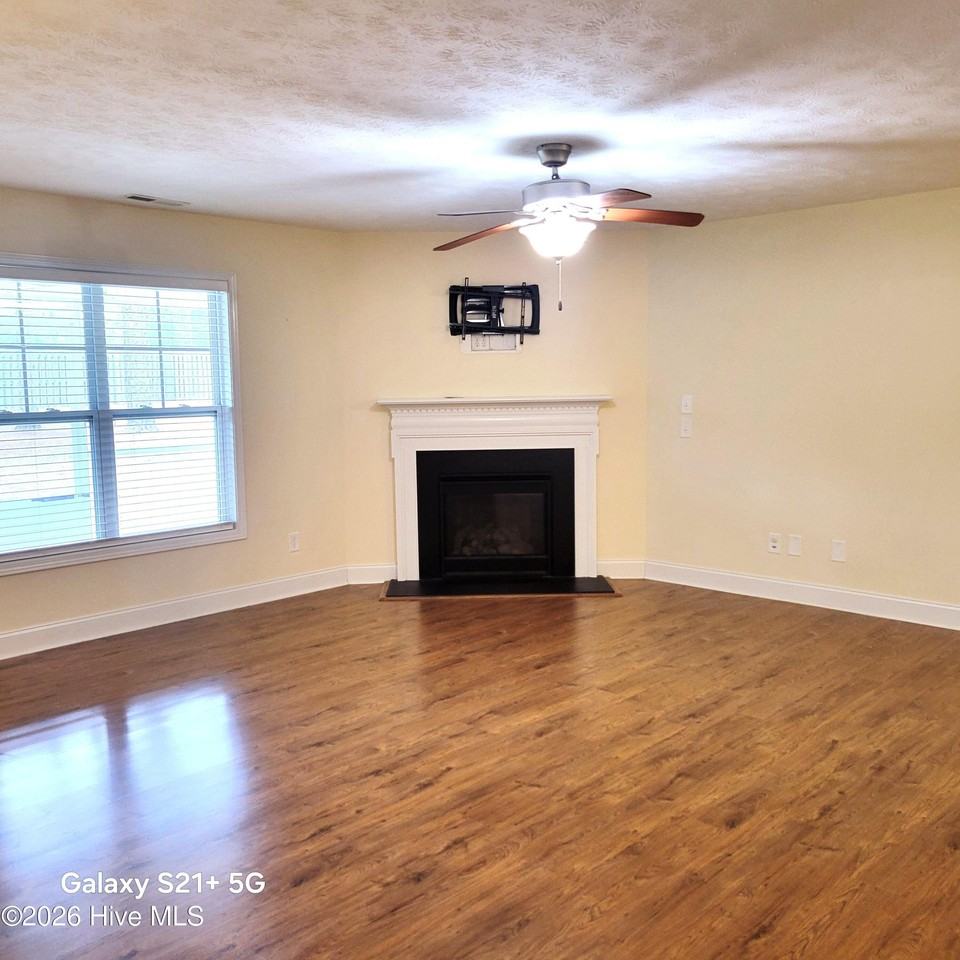 140 Wheeling Dr - Photo 6 of 47