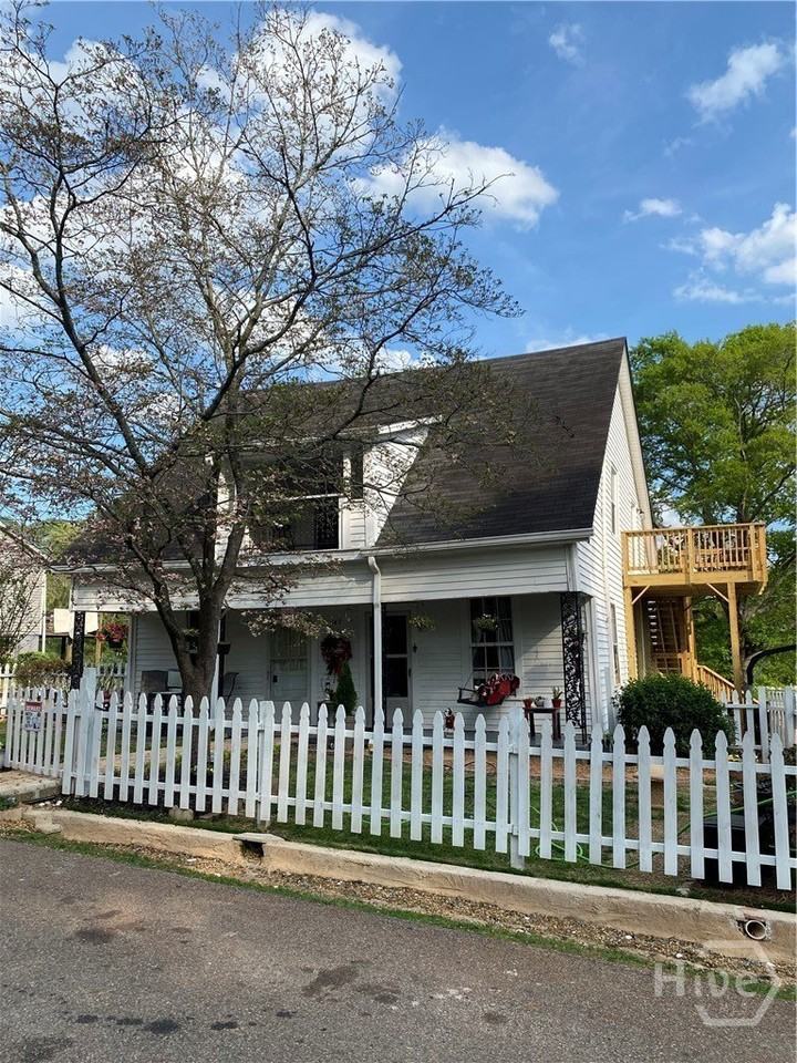 147 White Cir
