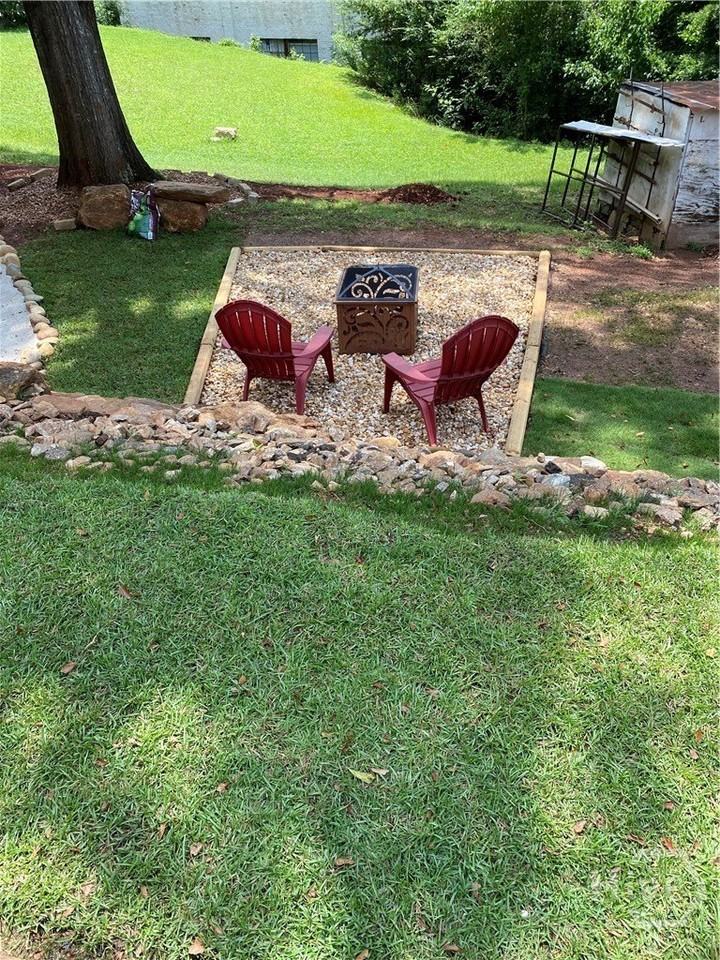 147 White Cir - Photo 4 of 13
