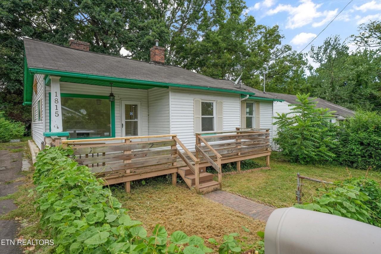 1815 Fay St - Photo 3 of 36