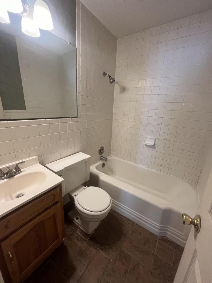 2606 39th St - Photo 4 of 6